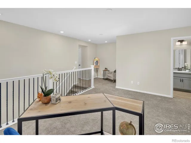 a view of entryway with livingroom