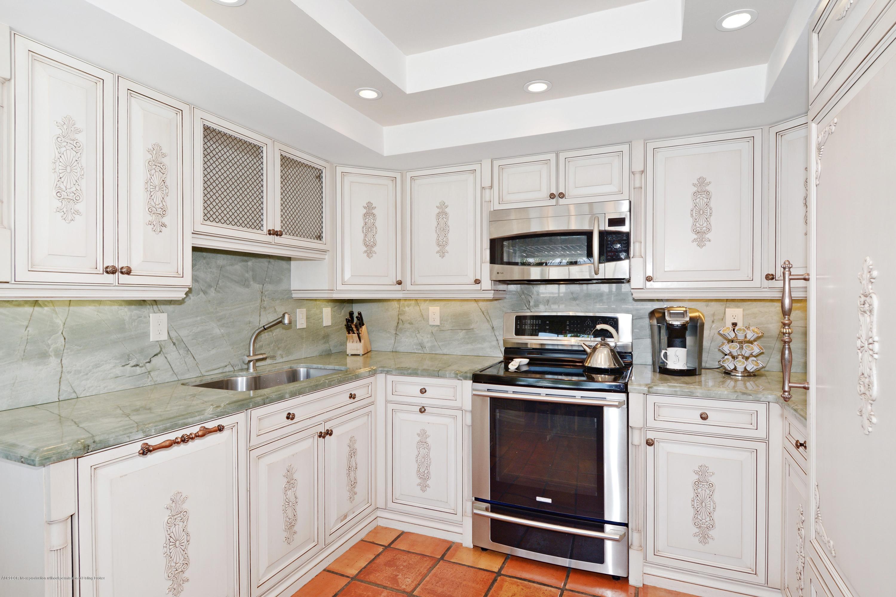 2253 Ibis Isle Road East Palm Beach, FL 33480 - Photo 13 of 49 04_2253IbisIsleRoad_5_Kitchen_HiRes