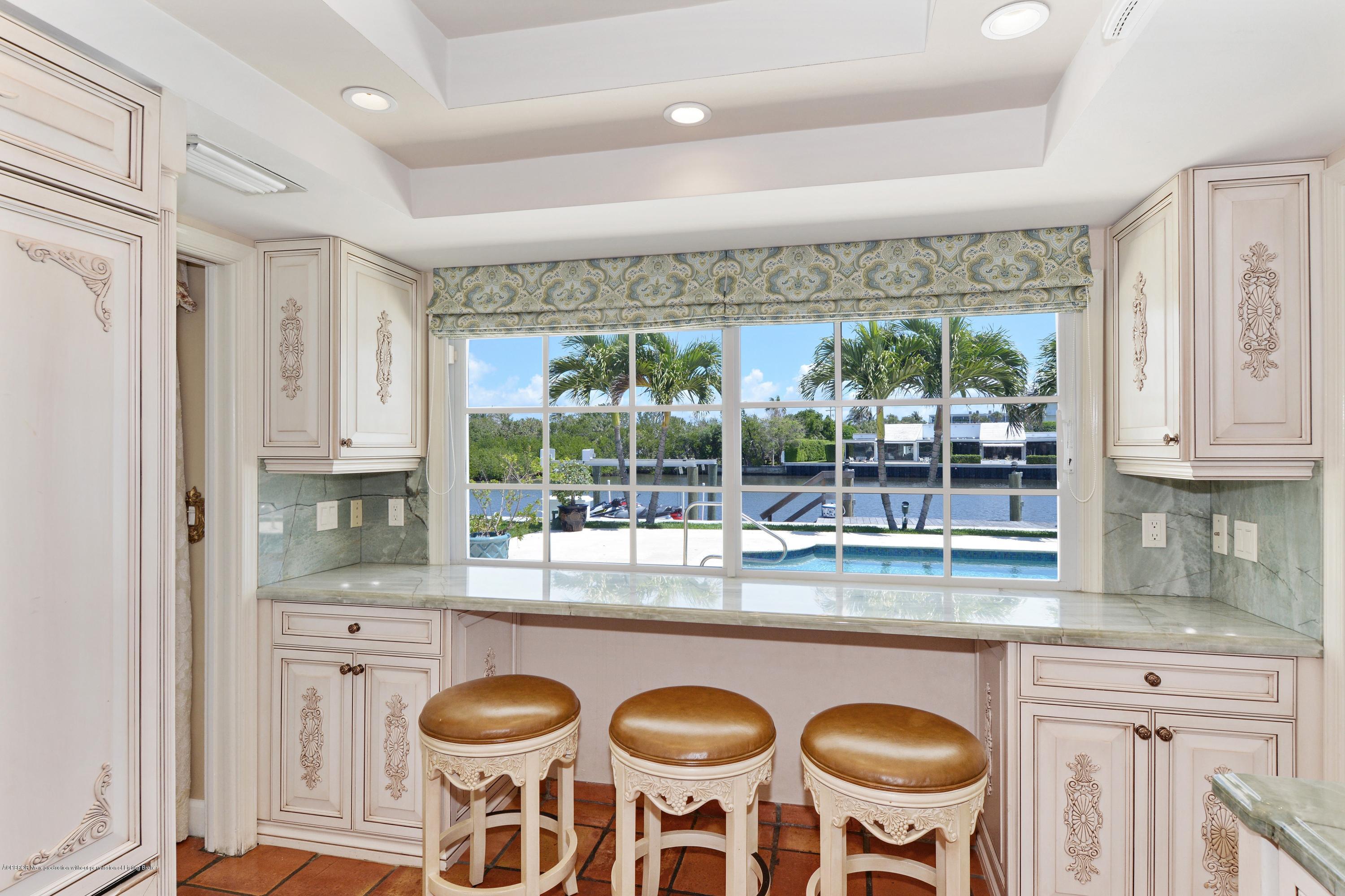 2253 Ibis Isle Road East Palm Beach, FL 33480 - Photo 14 of 49 05_2253IbisIsleRoad_191_KitchenBreakfast