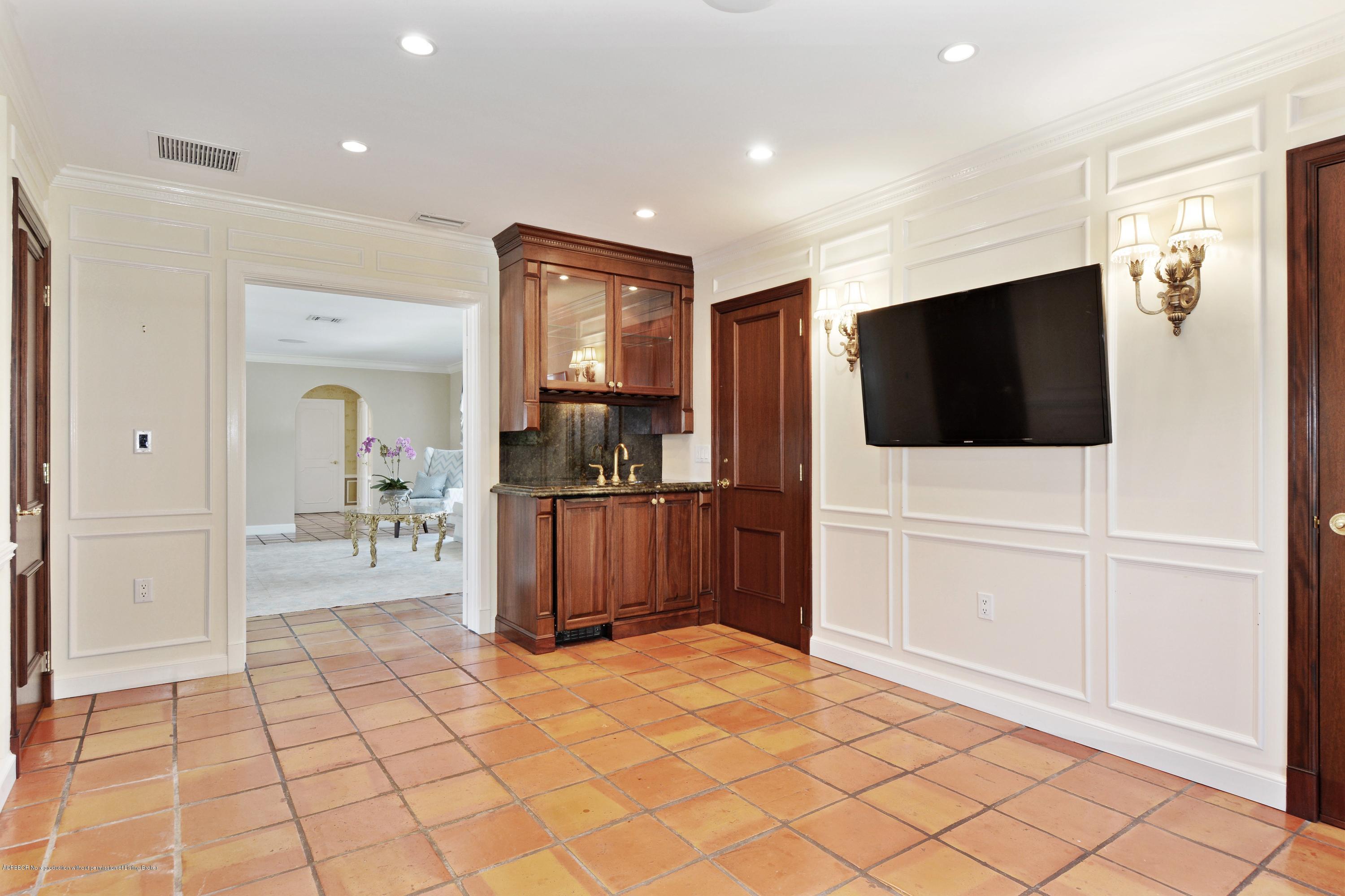 2253 Ibis Isle Road East Palm Beach, FL 33480 - Photo 20 of 49 12_2253IbisIsleRoad_161_4thBedroom_HiRes