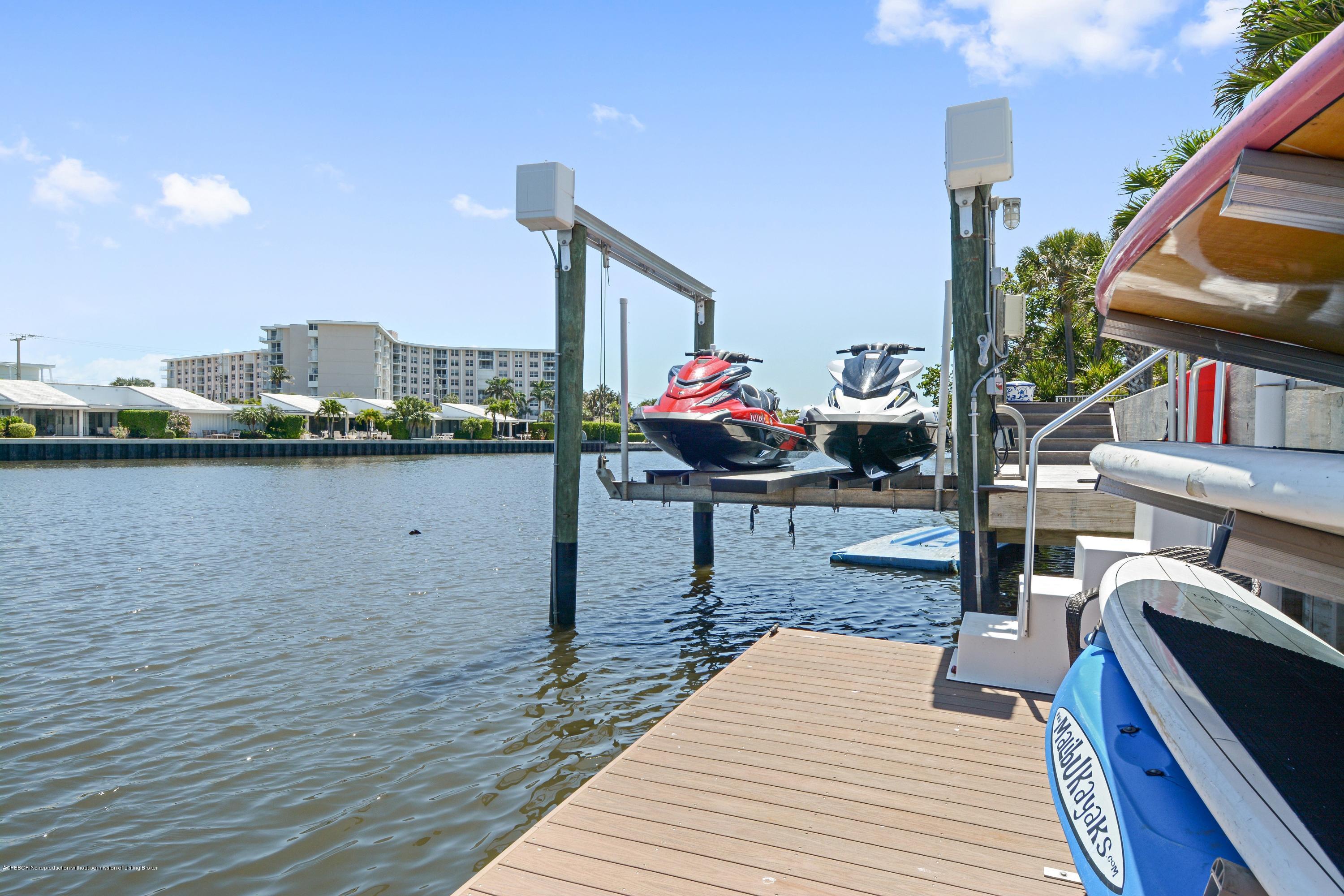 2253 Ibis Isle Road East Palm Beach, FL 33480 - Photo 27 of 49 15_2253IbisIsleRoad_66001_Deck_HiRes