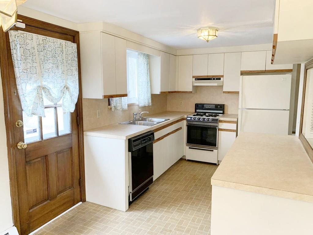 669 Nichols Street Fall River, MA 02720 - Photo 9 of 24 Gallery Image 9