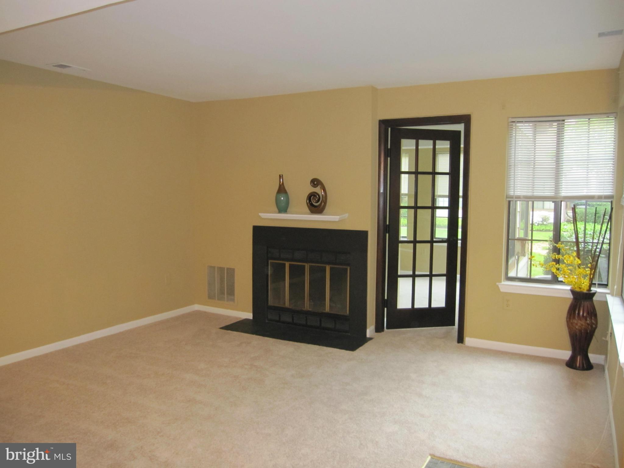 14107 William Street, Unit 16D Laurel, MD 20707 - Photo 12 of 23 Living Room