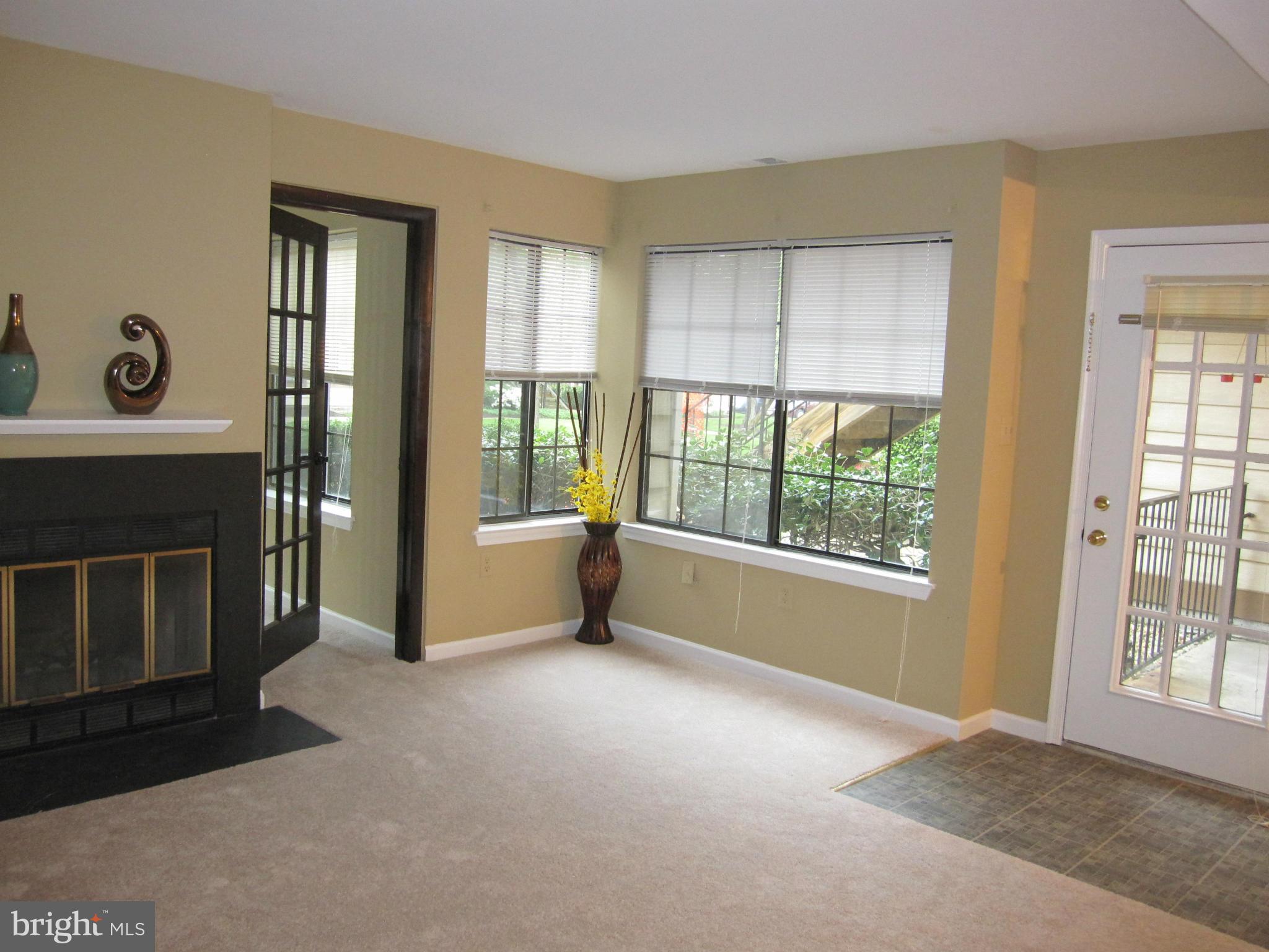 14107 William Street, Unit 16D Laurel, MD 20707 - Photo 3 of 23 Living Room