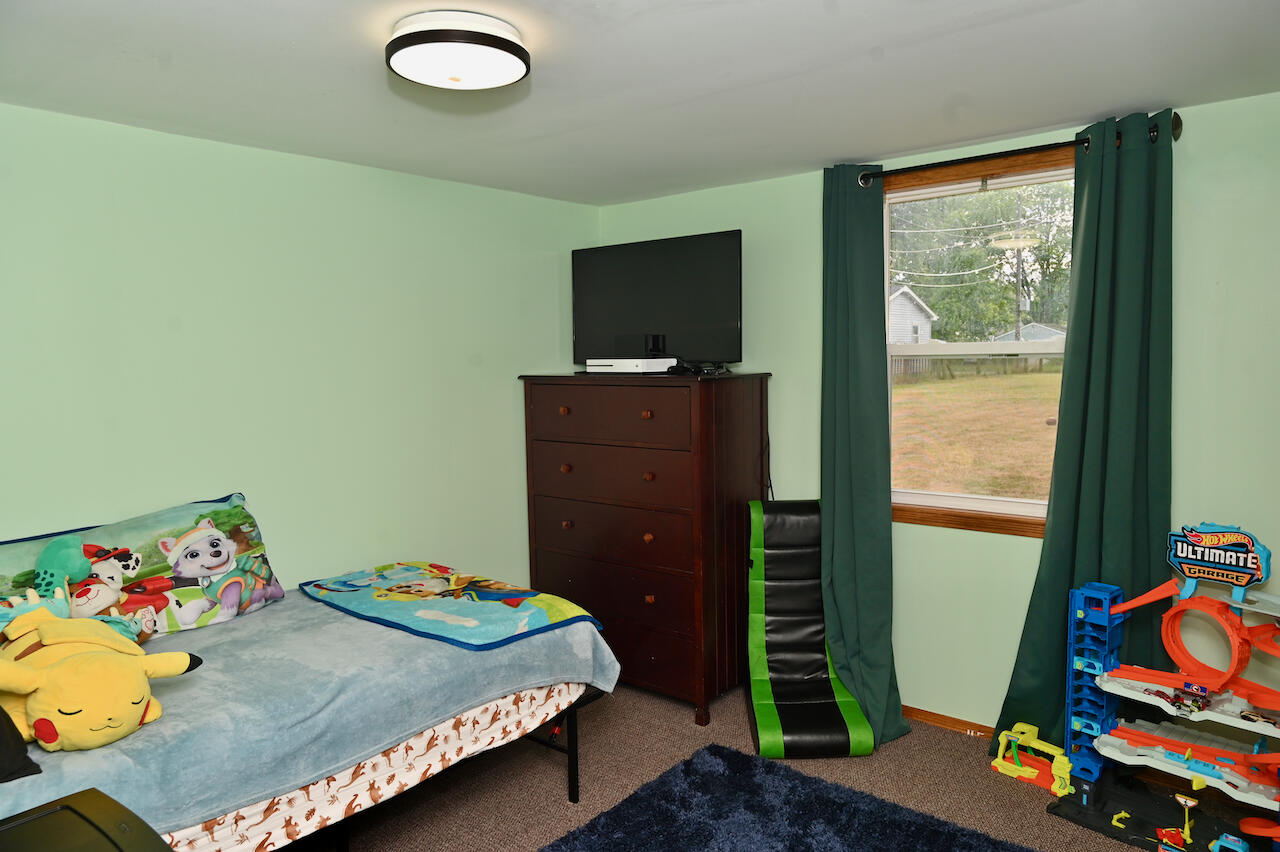 420 Exeter Road Kingsford Heights, IN 46346 - Photo 4 of 11 1280x852