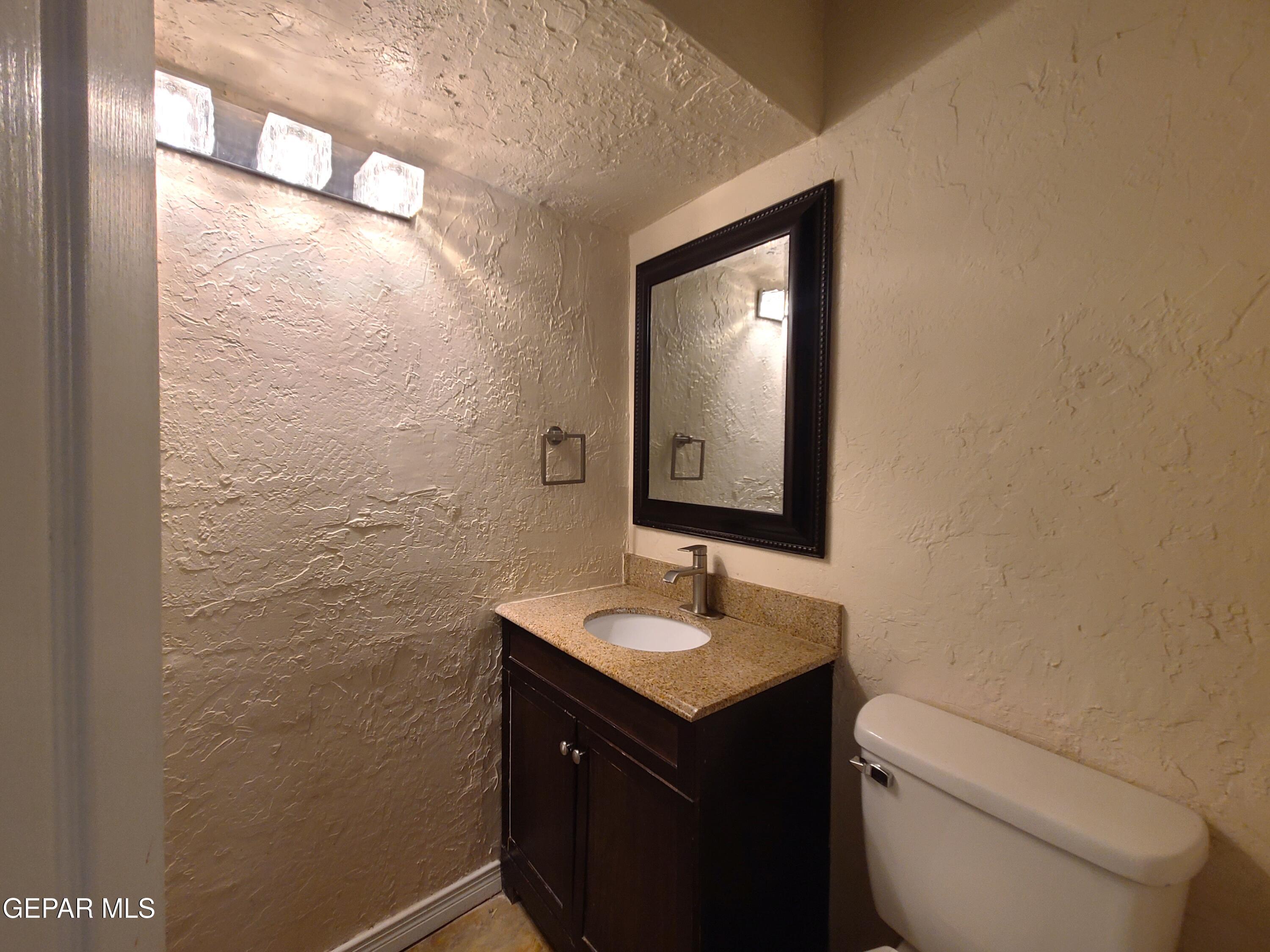 1714 Banker Road Canutillo, TX 79835 - Photo 23 of 78 Guest Bathroom