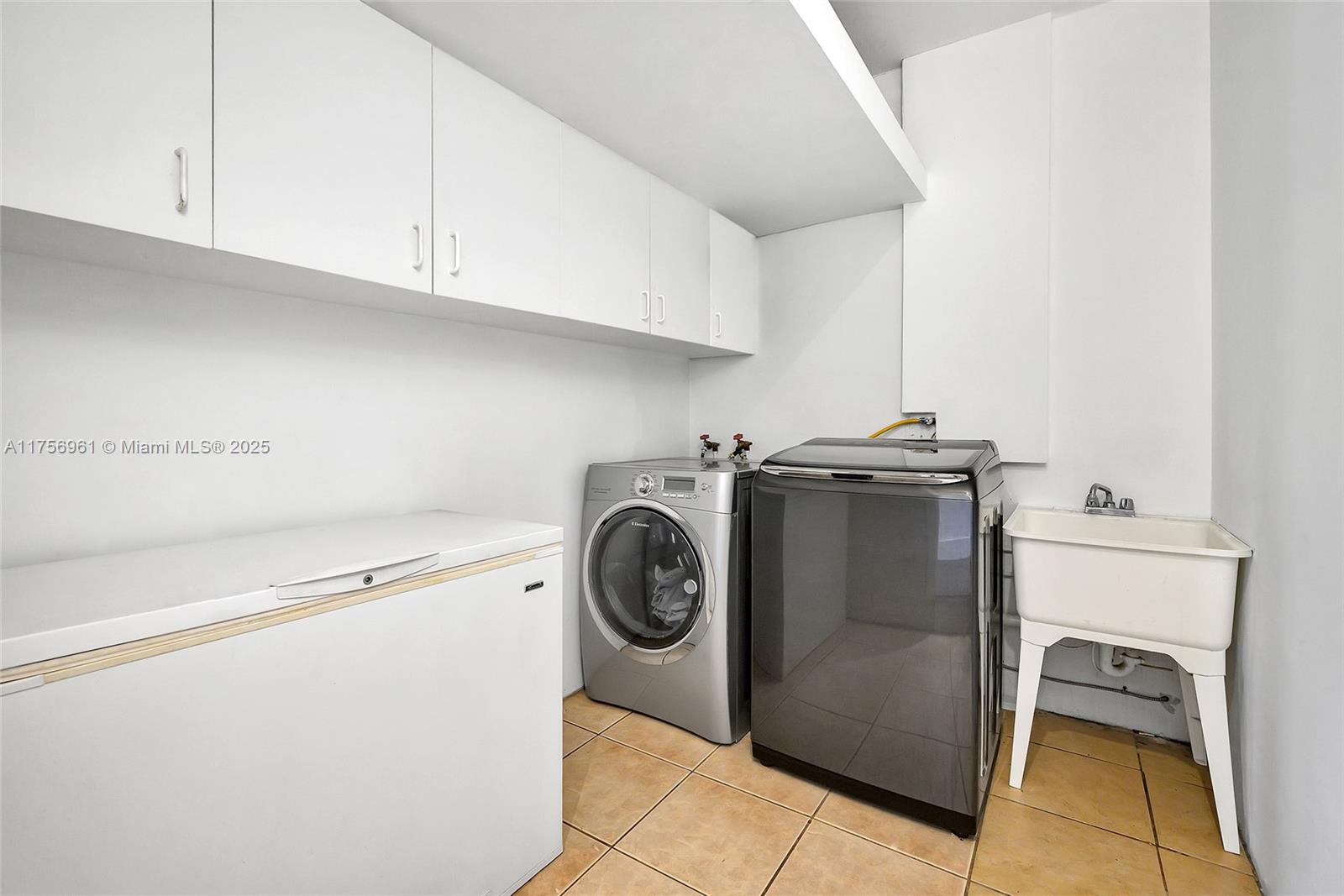 2120 Northeast 204th Street Miami, FL 33179 - Photo 38 of 52 a utility room with dryer and washer