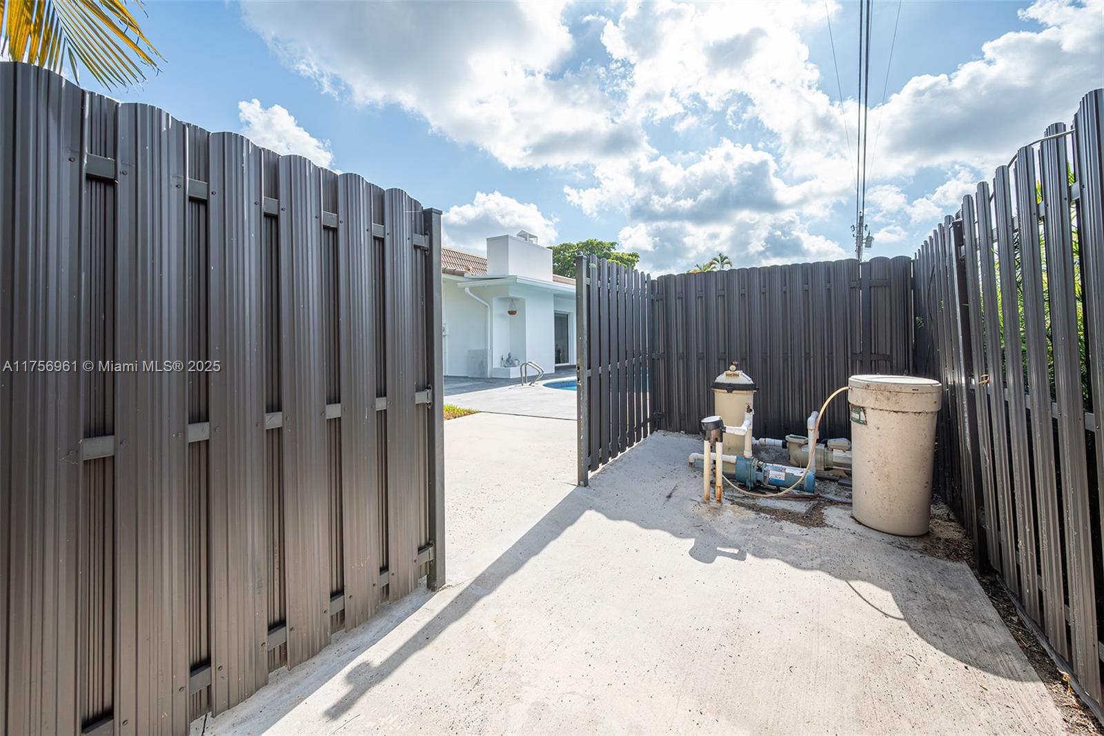 2120 Northeast 204th Street Miami, FL 33179 - Photo 43 of 52