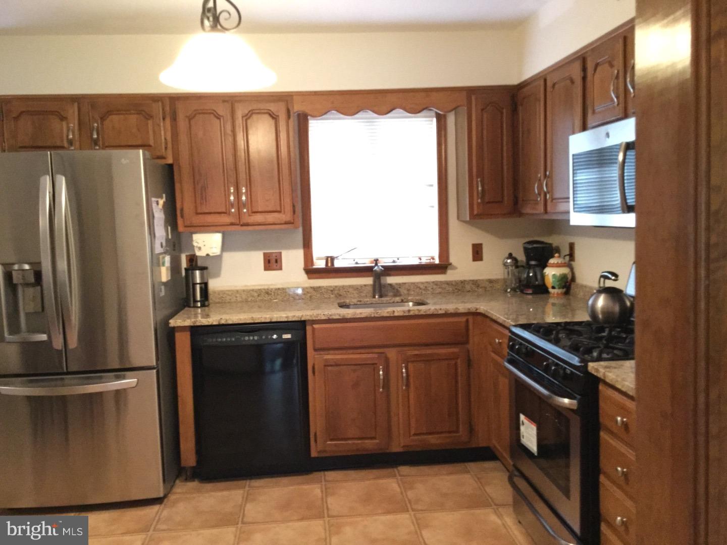 1304 Steel Road Havertown, PA 19083 - Photo 4 of 20