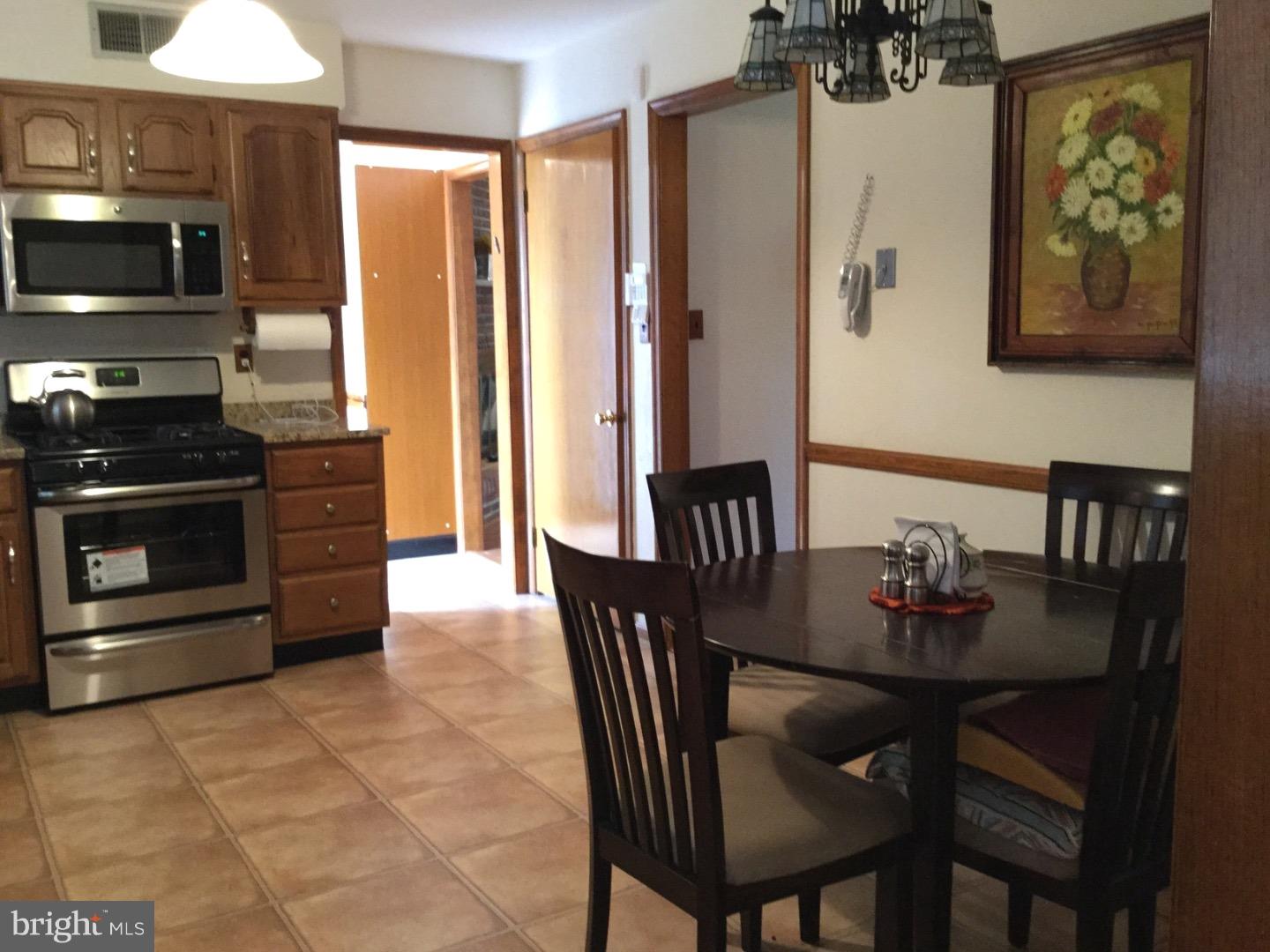 1304 Steel Road Havertown, PA 19083 - Photo 5 of 20