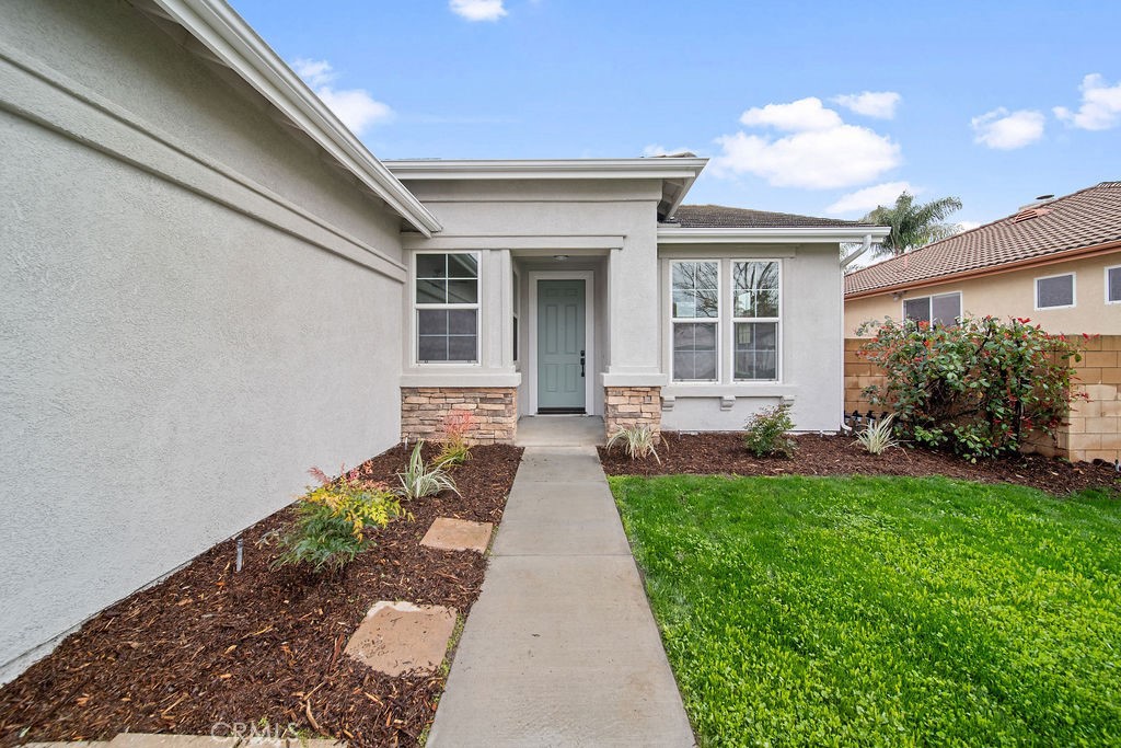 32591 Breton Drive Winchester, CA 92596 - Photo 3 of 21 a front view of a house with garden