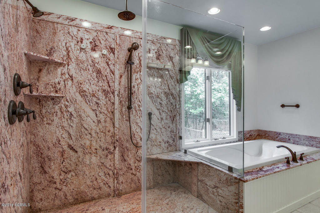25 Alumni Road Beaufort, SC 29907 - Photo 21 of 32 21.Master Bath