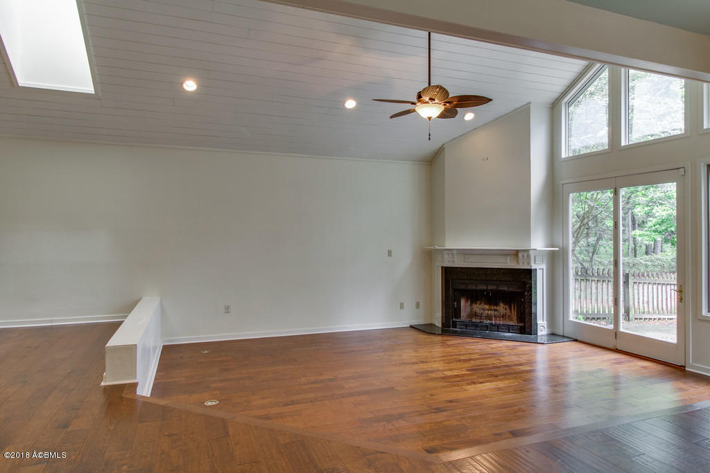 25 Alumni Road Beaufort, SC 29907 - Photo 6 of 32 6.great room