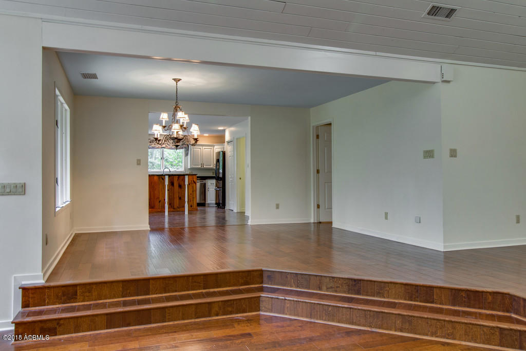 25 Alumni Road Beaufort, SC 29907 - Photo 8 of 32 8.dining area