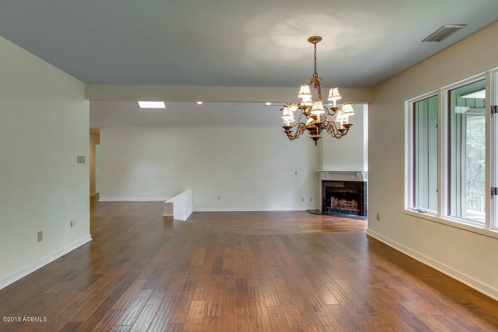 25 Alumni Road Beaufort, SC 29907 - Photo 10 of 32 10.dining area