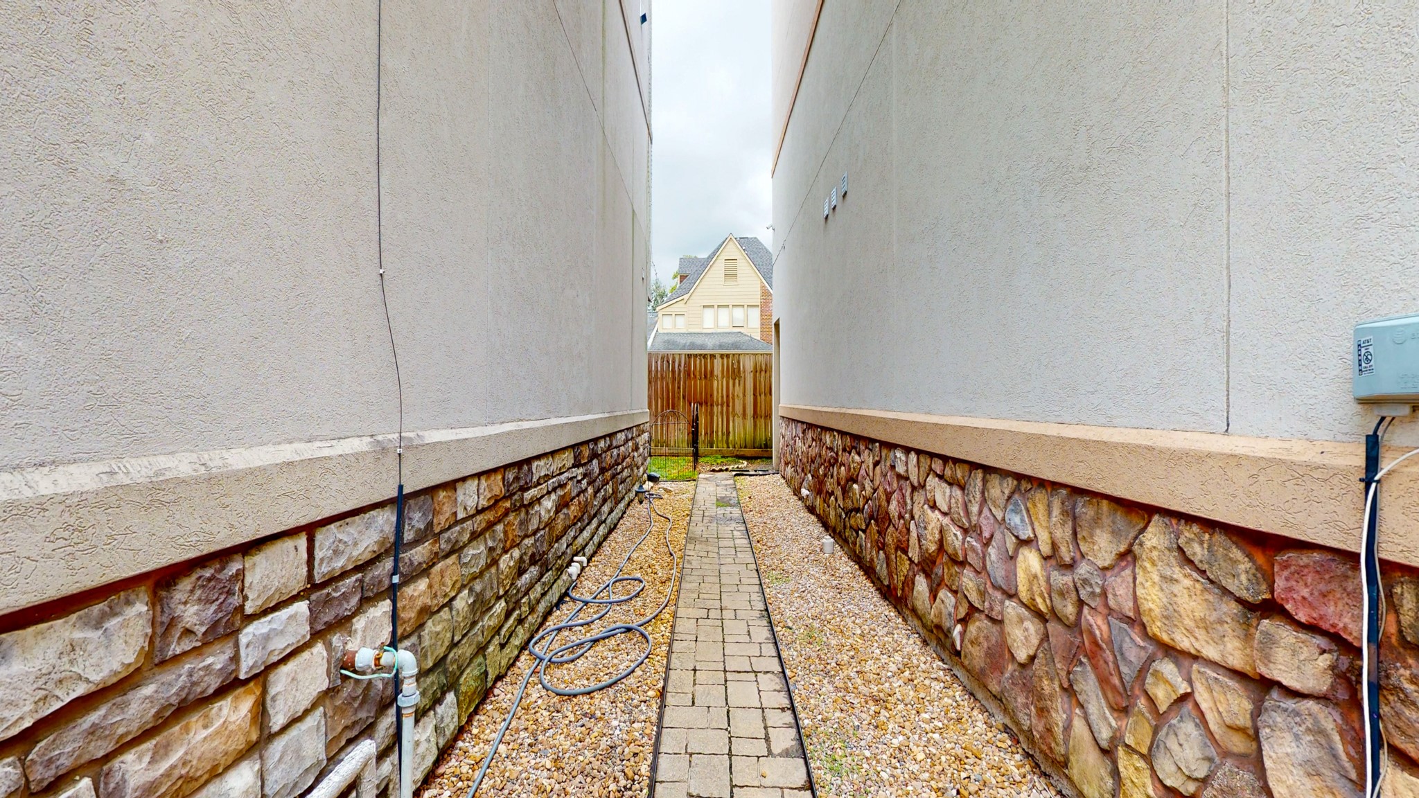 2540 Prospect Street, Unit B Houston, TX 77004 - Photo 2 of 18 a view of entryway