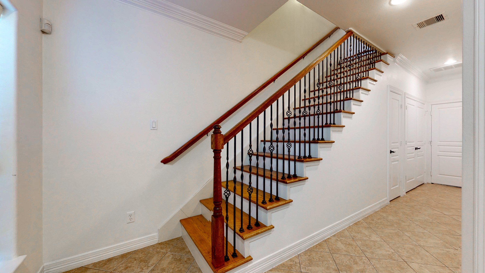 2540 Prospect Street, Unit B Houston, TX 77004 - Photo 3 of 18 a view of entryway with wooden floor