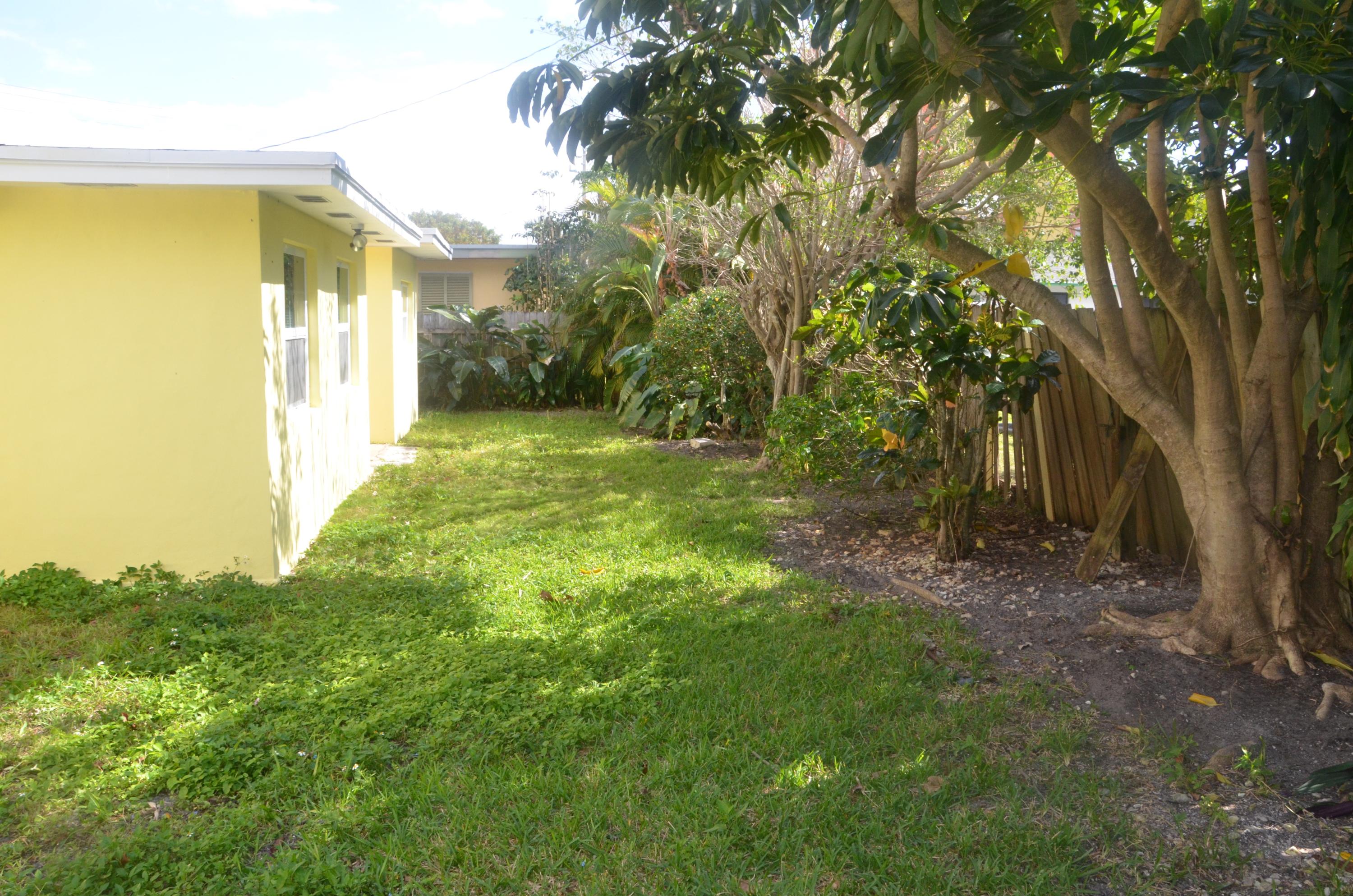 189 East 30th Street Riviera Beach, FL 33404 - Photo 12 of 12 Backyard