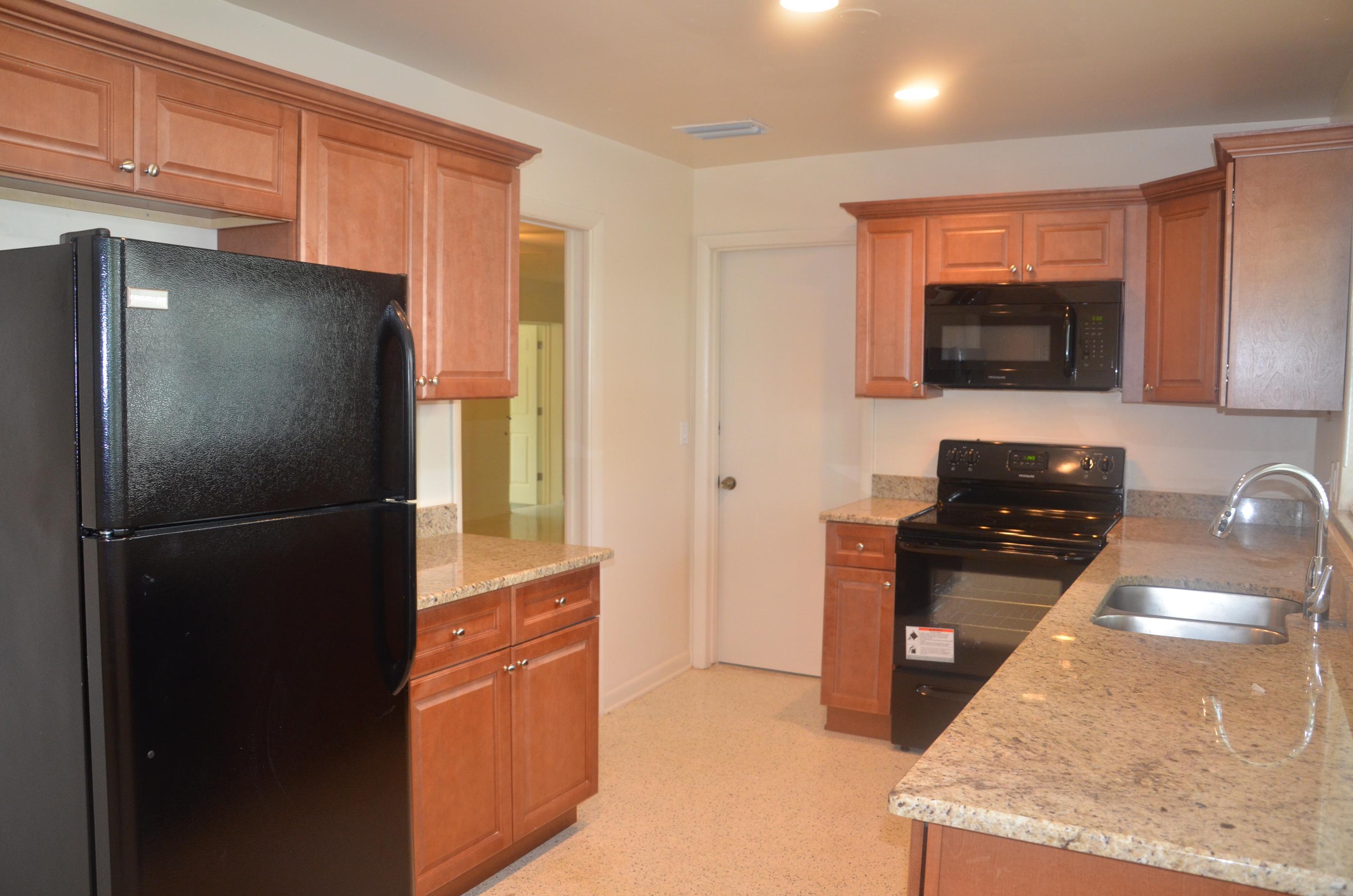 189 East 30th Street Riviera Beach, FL 33404 - Photo 2 of 12 Kitchen