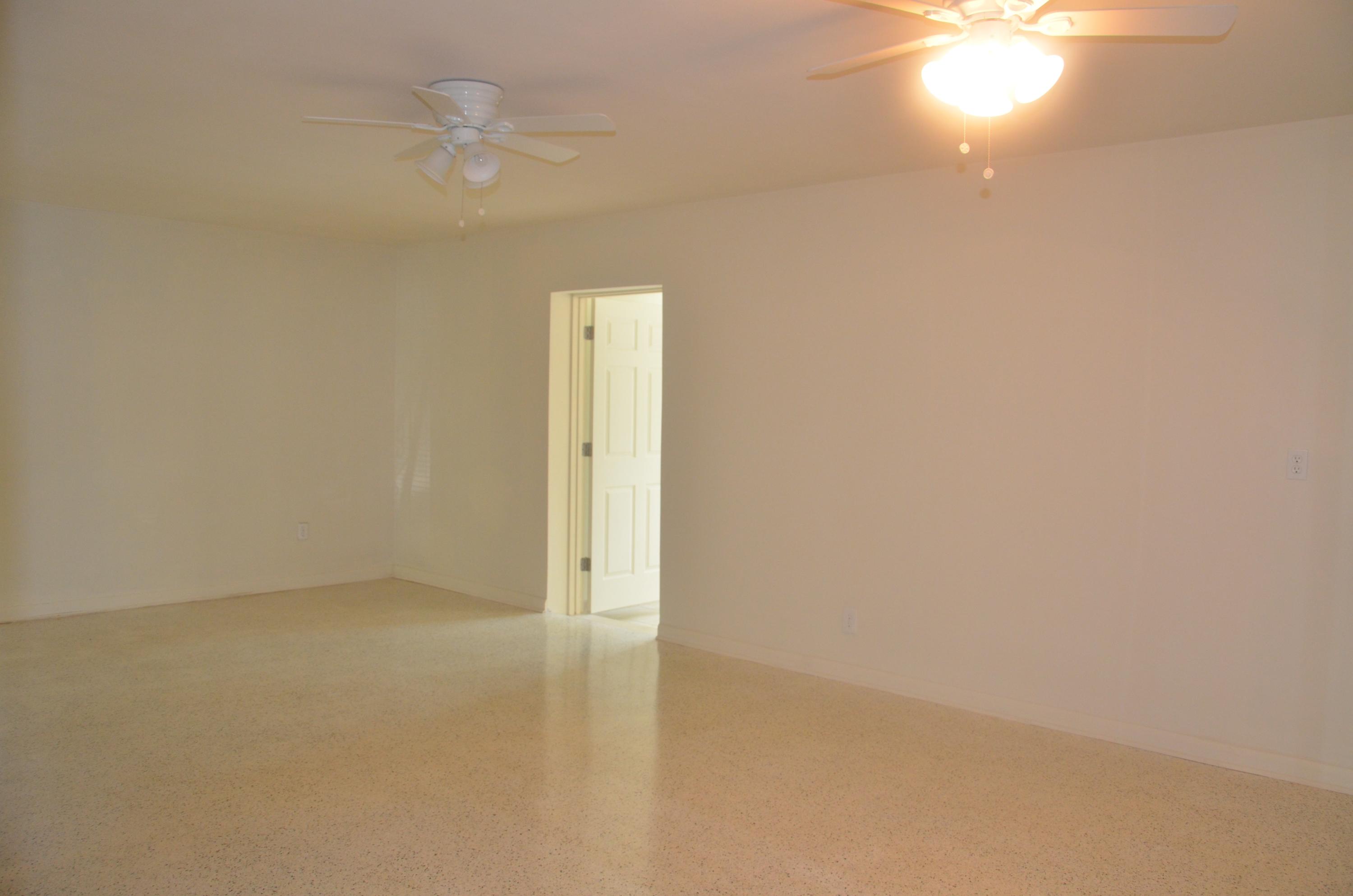 189 East 30th Street Riviera Beach, FL 33404 - Photo 4 of 12 Living Area