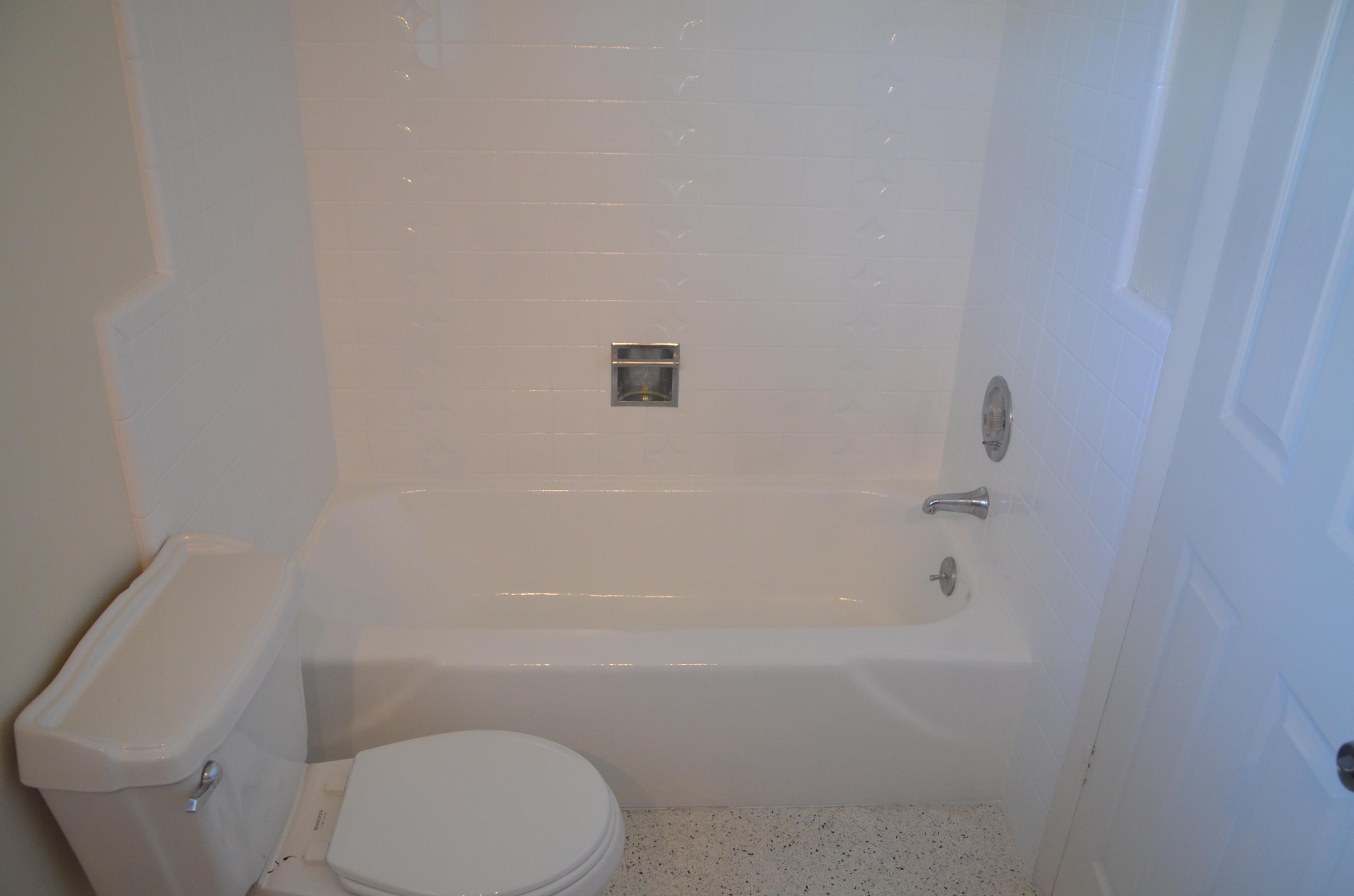 189 East 30th Street Riviera Beach, FL 33404 - Photo 10 of 12 Guest Bathroom