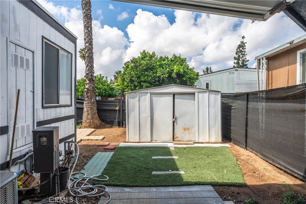 3883-spc 45 Buchanan Street Riverside, CA 92503 - Photo 28 of 44