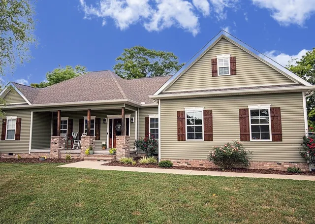 $469,900 | 3215 Church Street, Burns, TN 37029