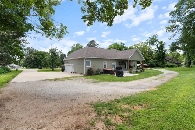 $469,900 | 3215 Church Street, Burns, TN 37029