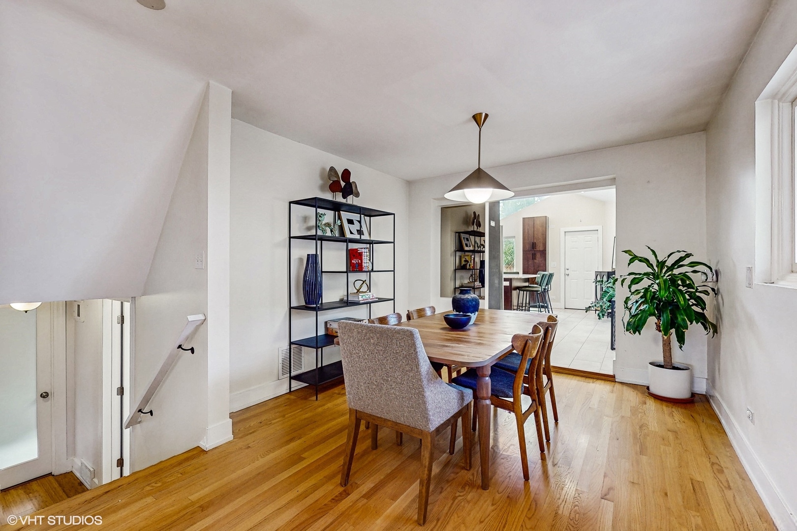 9238 Forestview Road Evanston, IL 60203 - Photo 6 of 26 Gallery Image 6