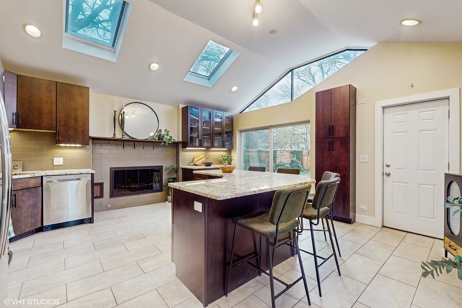 9238 Forestview Road Evanston, IL 60203 - Photo 8 of 26 Gallery Image 8