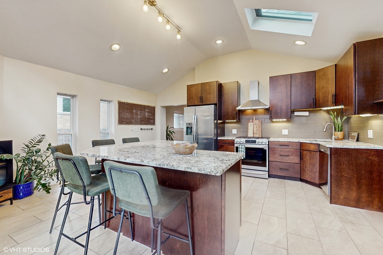 9238 Forestview Road Evanston, IL 60203 - Photo 9 of 26 Gallery Image 9
