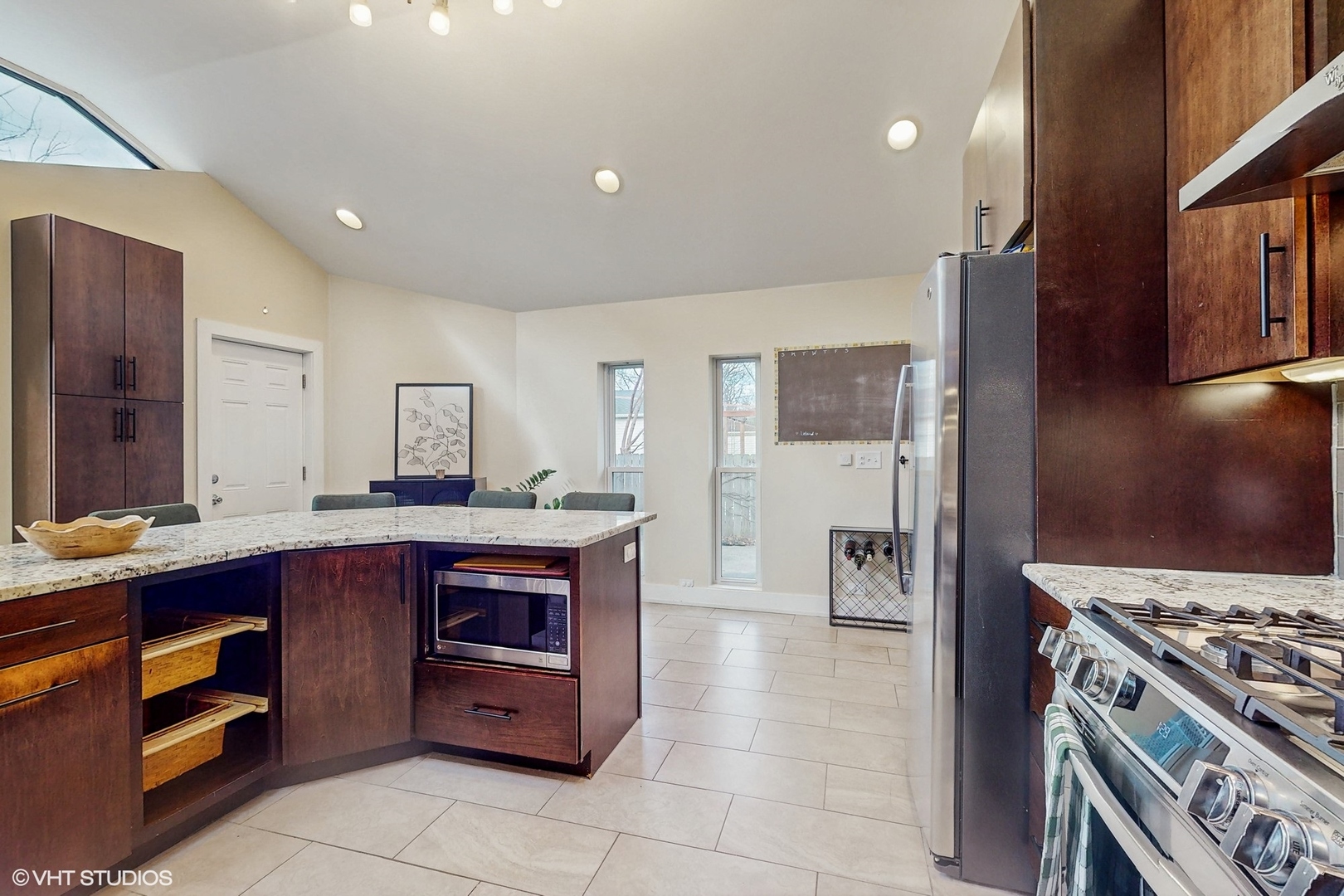 9238 Forestview Road Evanston, IL 60203 - Photo 10 of 26 Gallery Image 10