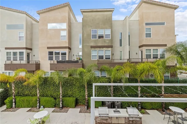 $820 | 1831 Northpark Boulevard West, Unit 501, San Bernardino, CA 92407