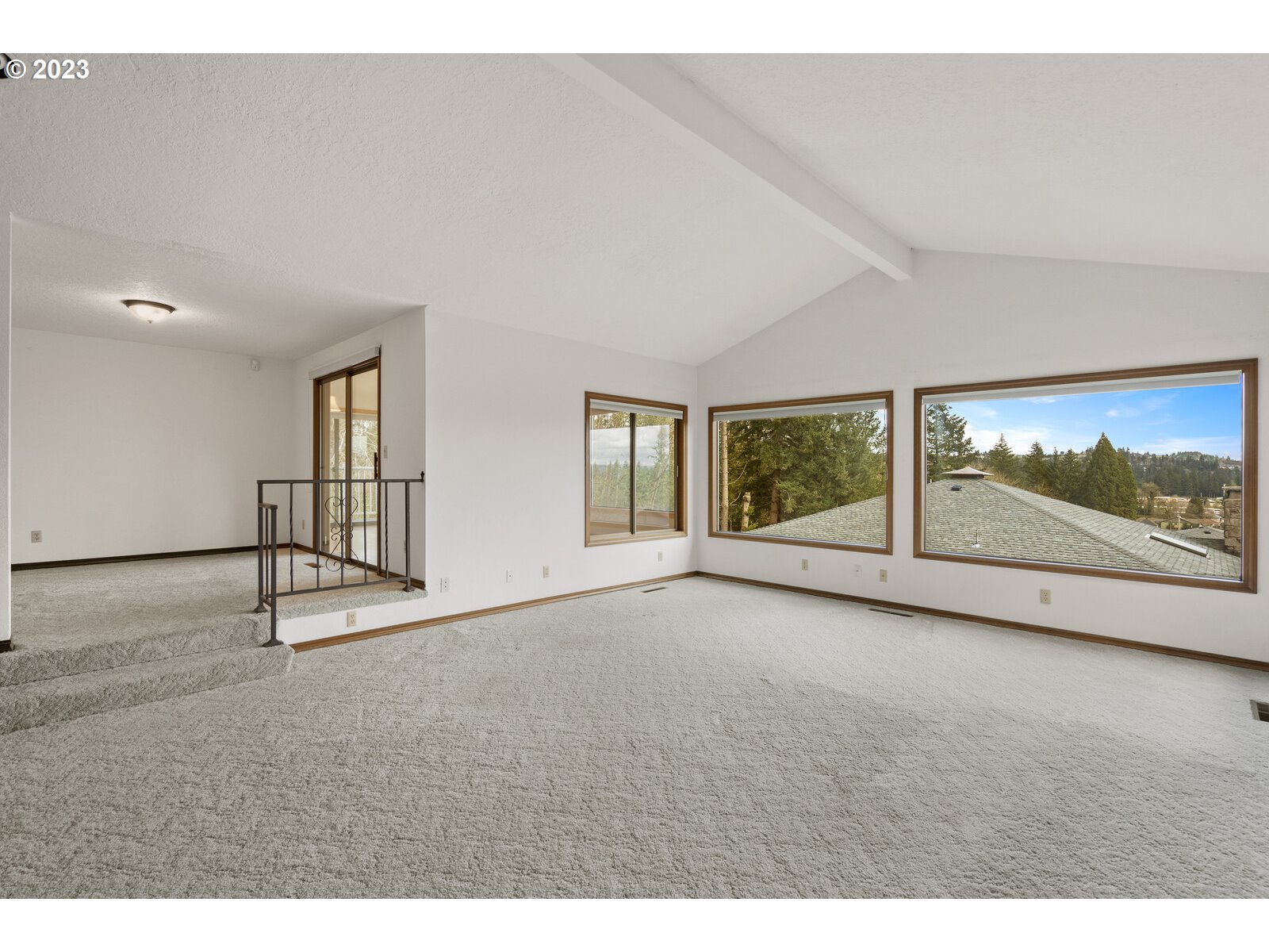 2210 Northwest Benton Street Camas, WA 98607 - Photo 5 of 32 Living Room