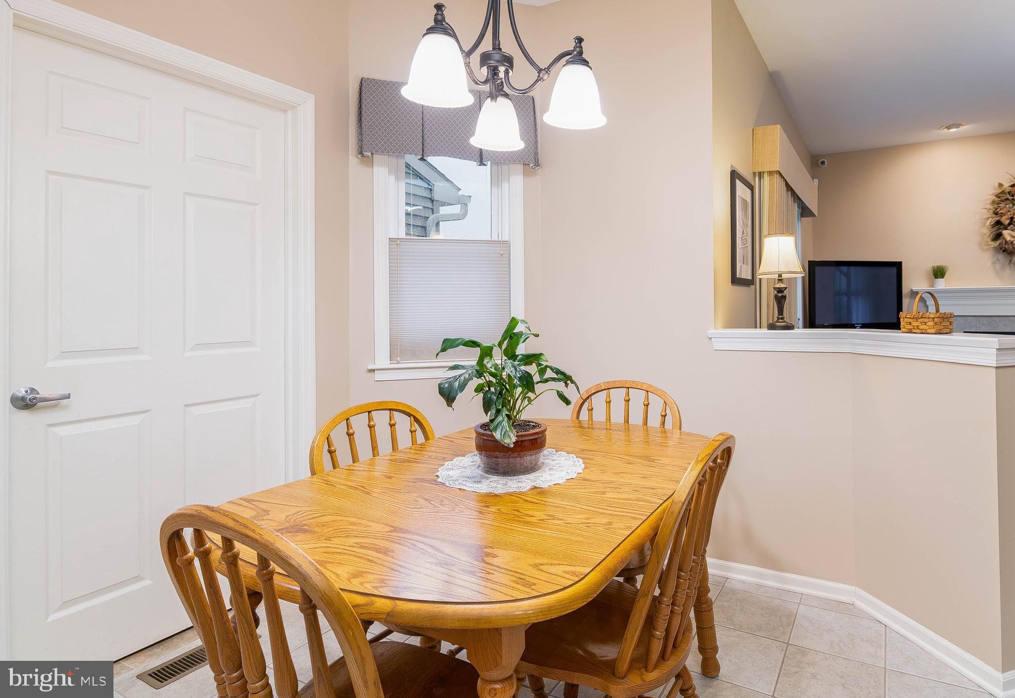 1173 Cedar Top Road Reading, PA 19607 - Photo 13 of 34 Eat in area in kitchen