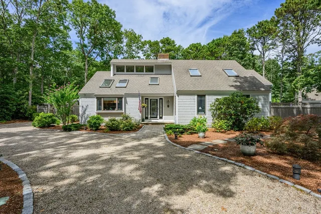 $1,325,000 | 23 Topping Lift, Mashpee, MA 02649