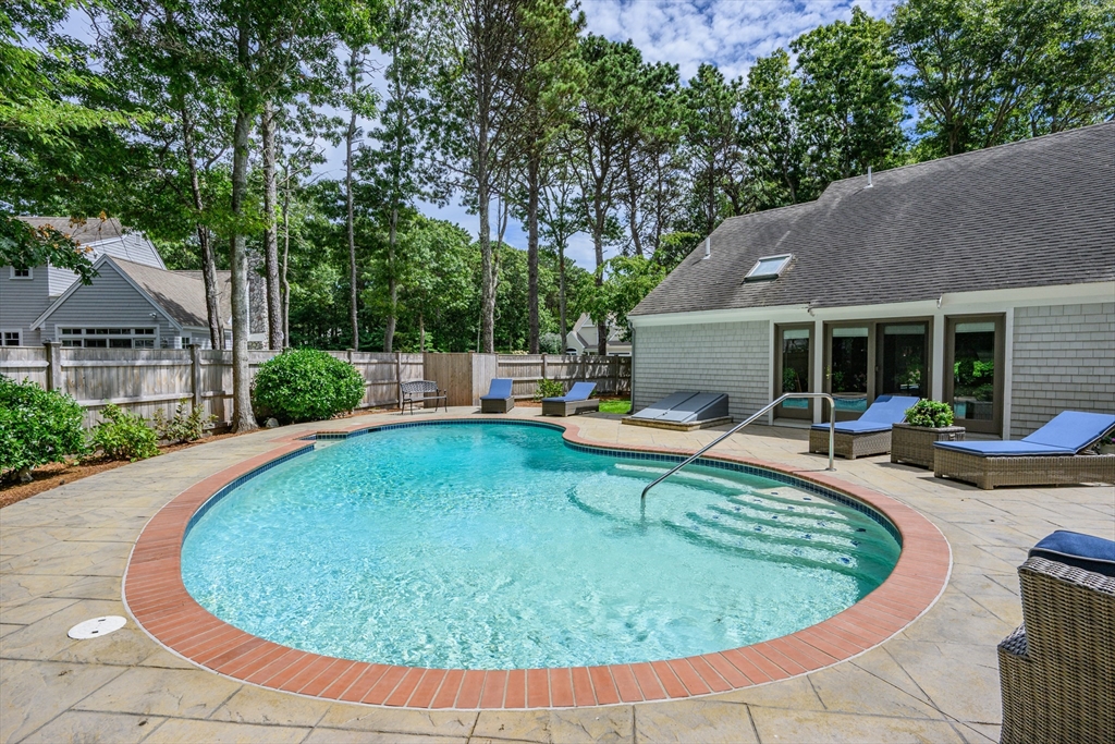 23 Topping Lift Mashpee, MA 02649 - Photo 5 of 42