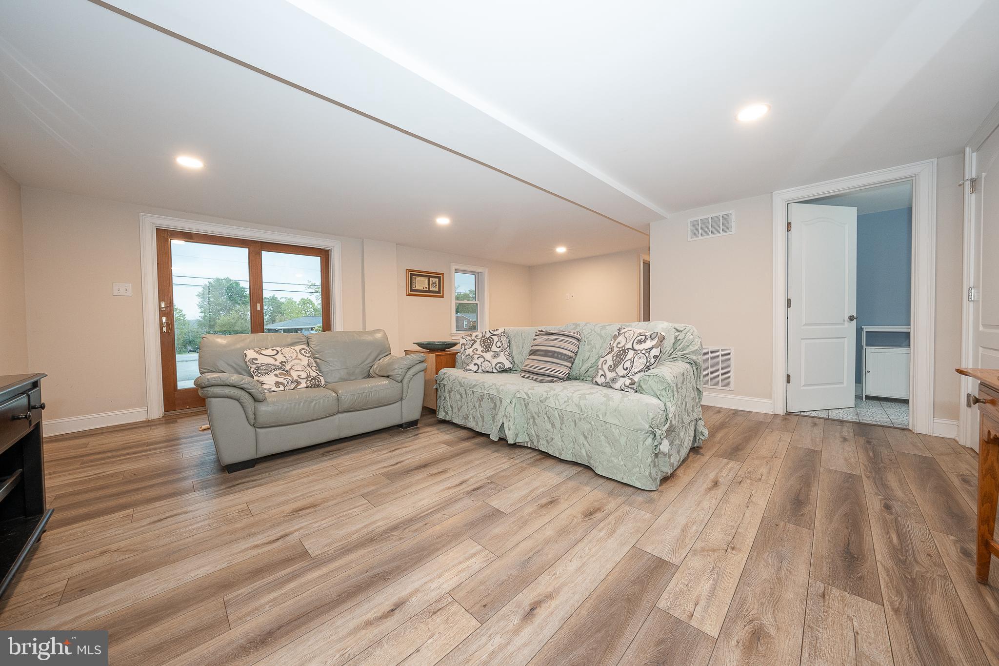 950 Spring City Road Phoenixville, PA 19460 - Photo 20 of 43 a living room with furniture and a couch