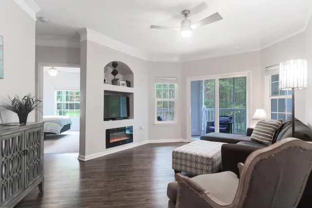 $2,400 | 1300 Park W Boulevard, Unit 716, Mount Pleasant, SC 29466