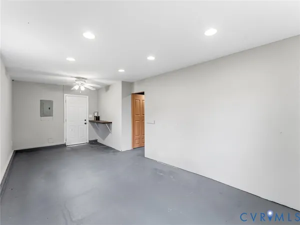 a view of a big room with a kitchen