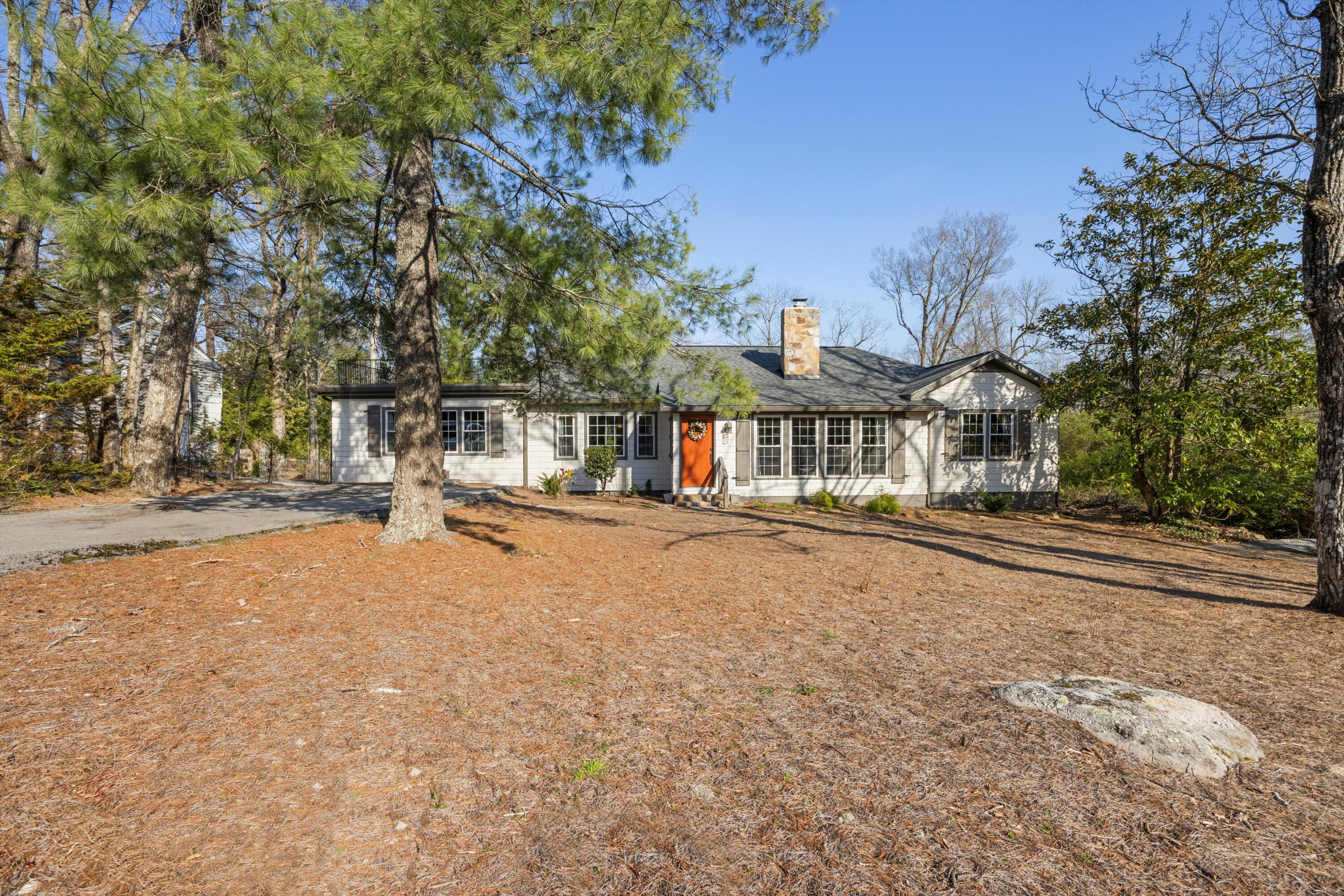 1207 Elfin Road Lookout Mountain, GA 30750 - Photo 2 of 47 01-2M6A0459