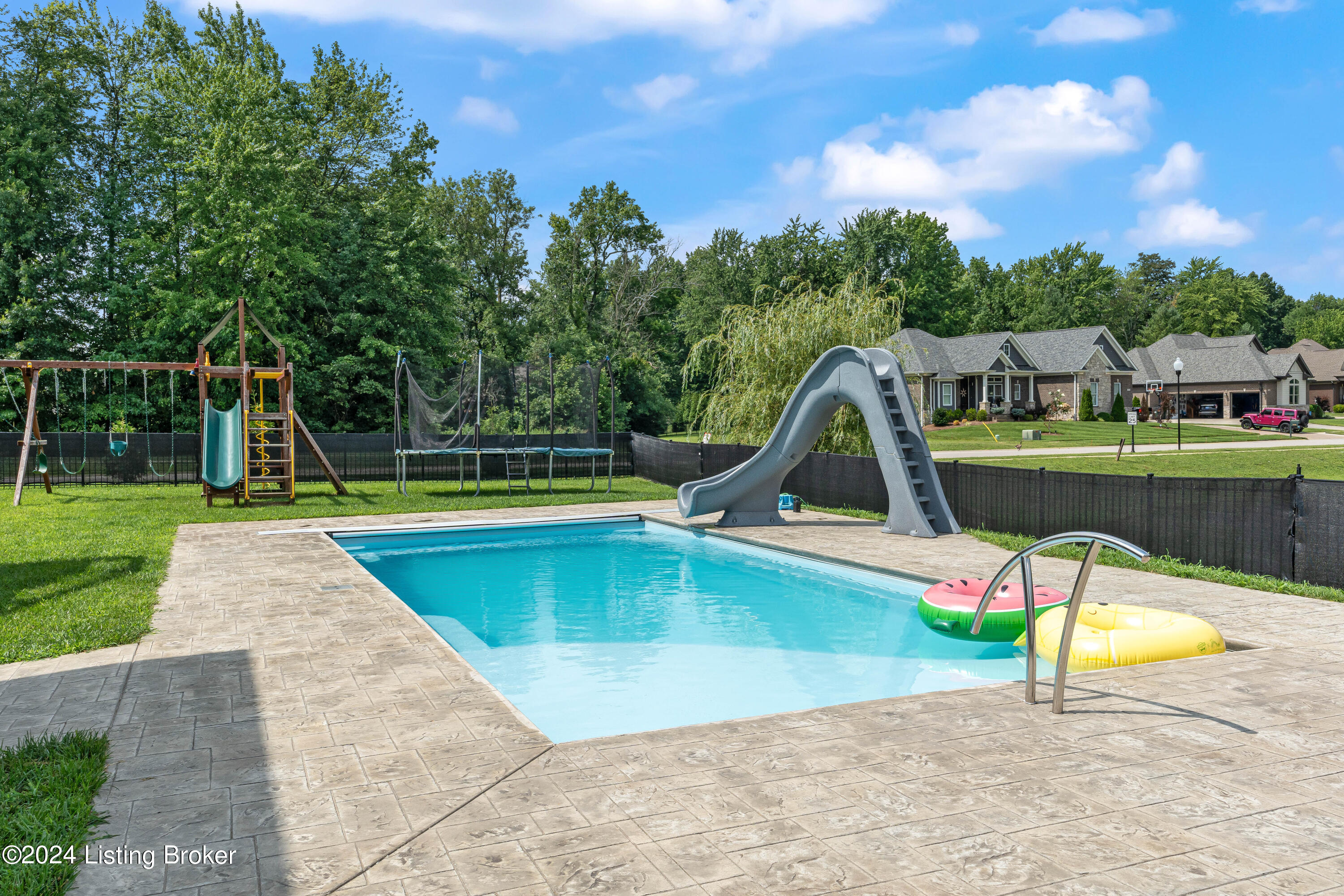 9713 Gutenberg Road Jeffersontown, KY 40299 - Photo 5 of 55 9713 Gutenberg Rd (5 of 57)