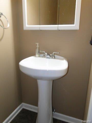 950 North Wilder Road Lapeer, MI 48446 - Photo 17 of 32 Half Bath