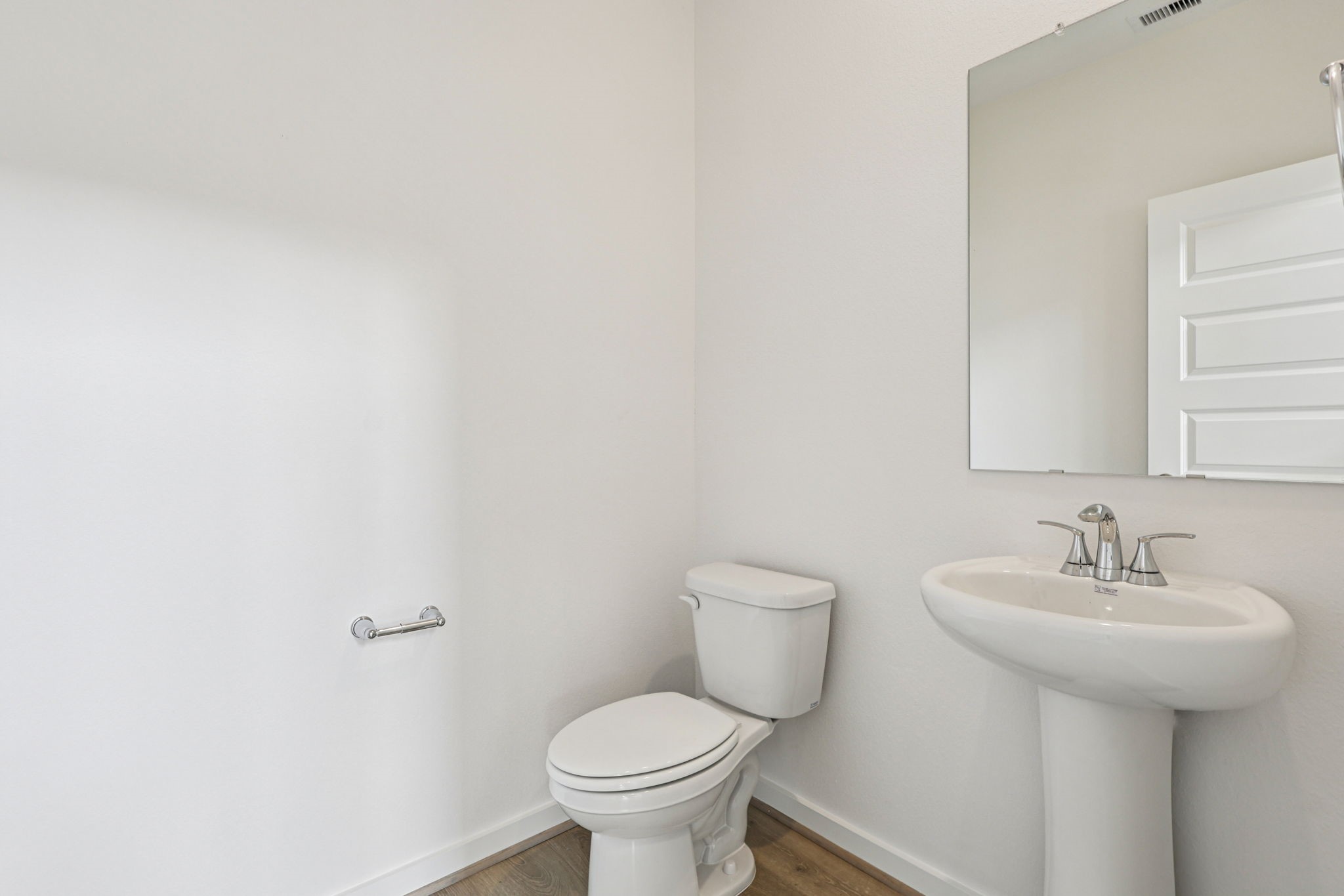 5815 Chamberlain Crossing Rosenberg, TX 77471 - Photo 13 of 35 a bathroom with a sink toilet and a mirror