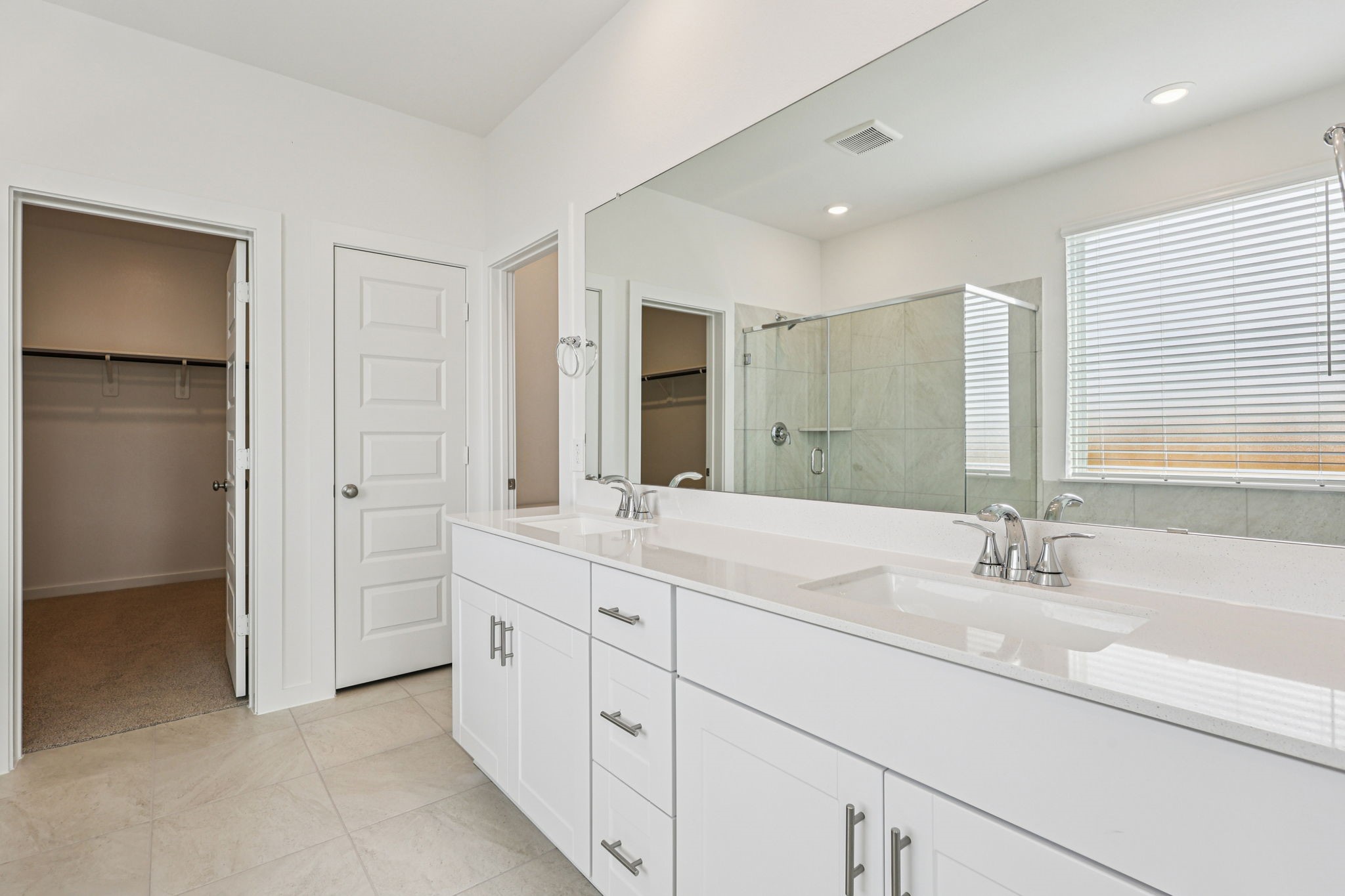 5815 Chamberlain Crossing Rosenberg, TX 77471 - Photo 16 of 35 a bathroom with double sink and a mirror