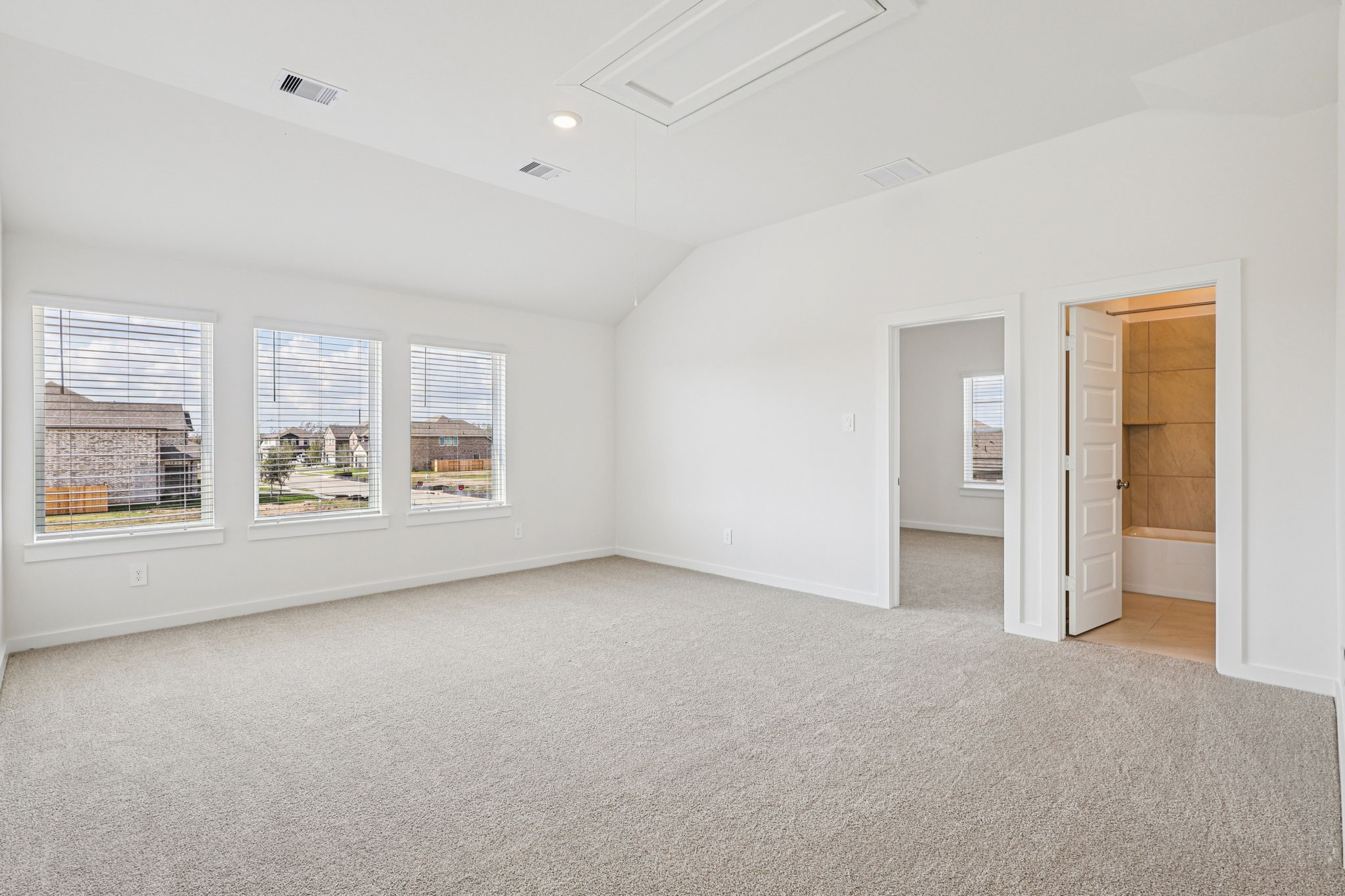 5815 Chamberlain Crossing Rosenberg, TX 77471 - Photo 21 of 35 an empty room with windows and closet