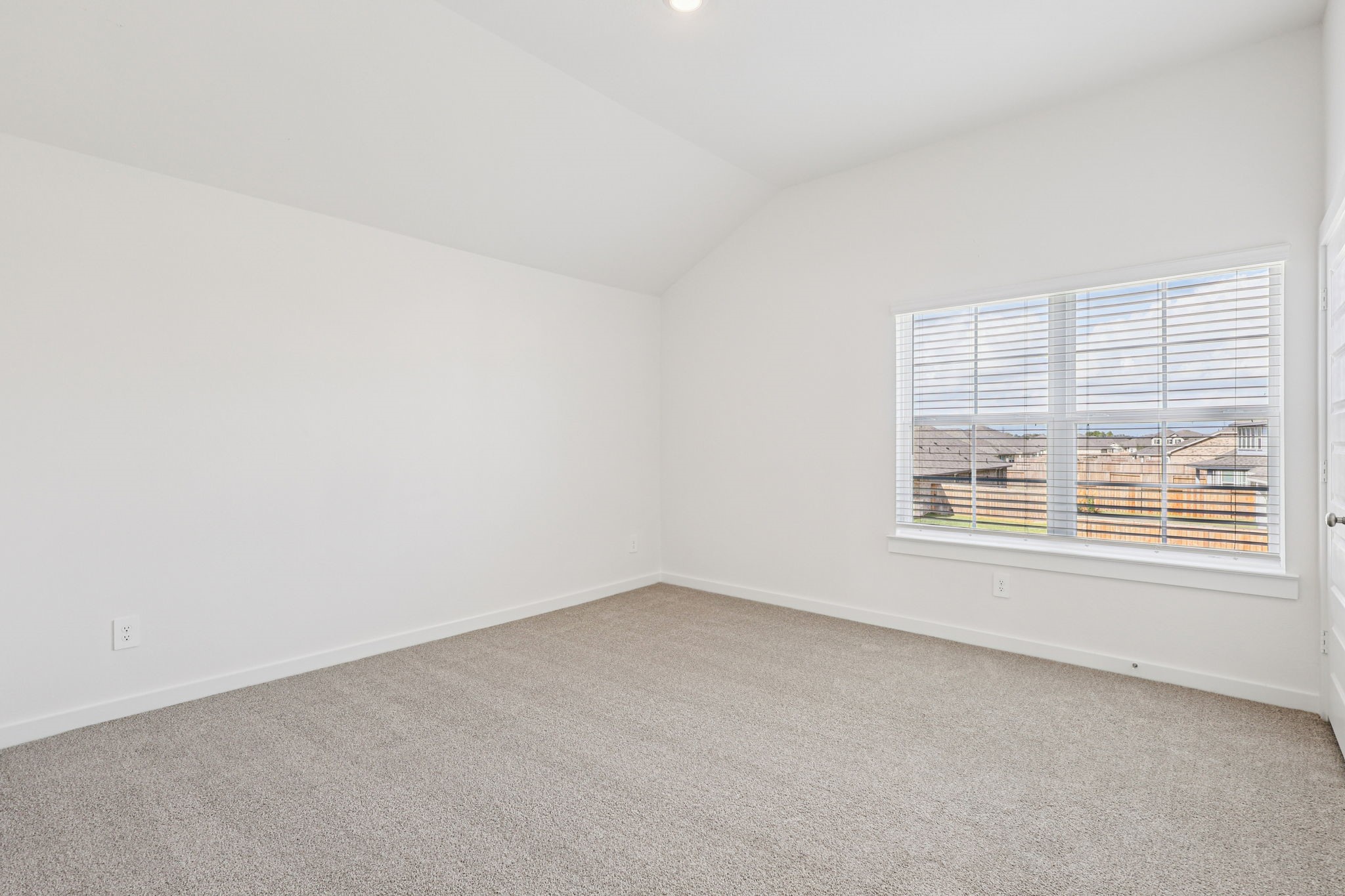5815 Chamberlain Crossing Rosenberg, TX 77471 - Photo 23 of 35 an empty room with a window