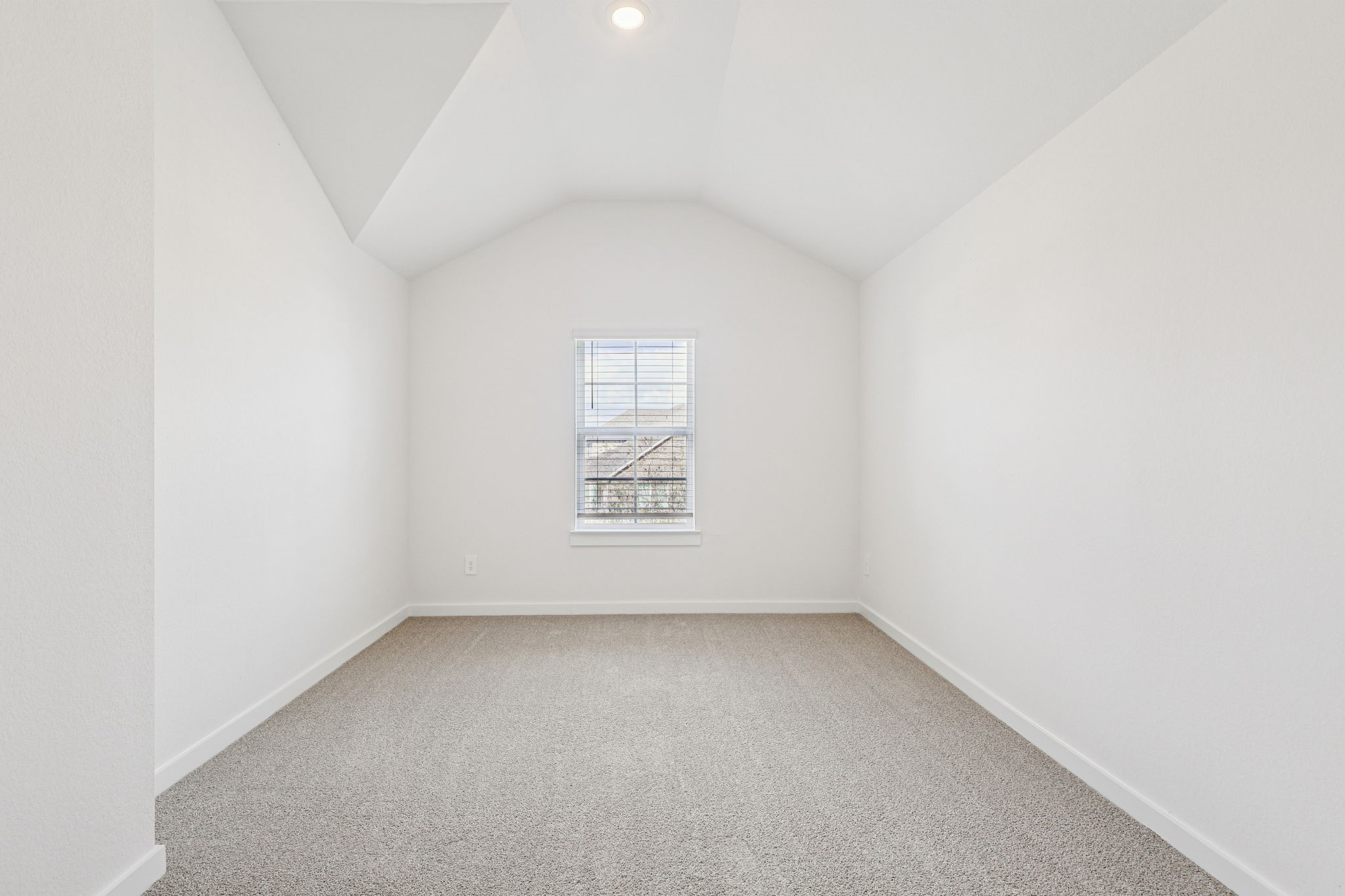 5815 Chamberlain Crossing Rosenberg, TX 77471 - Photo 27 of 35 an empty room with a window