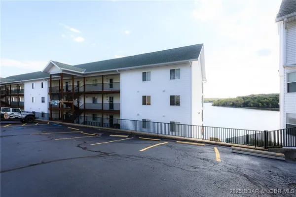 $320,000 | 194 Park Pl Lane, Unit 3G, Kaiser, MO 65047