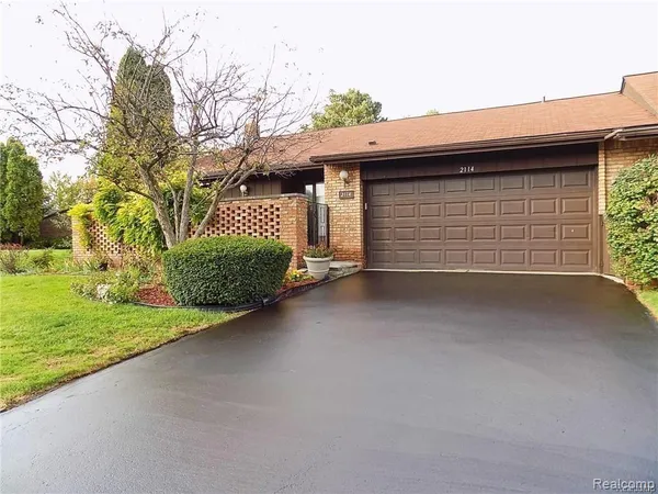 $2,600 | 2114 Bordeaux Street, West Bloomfield, MI 48323